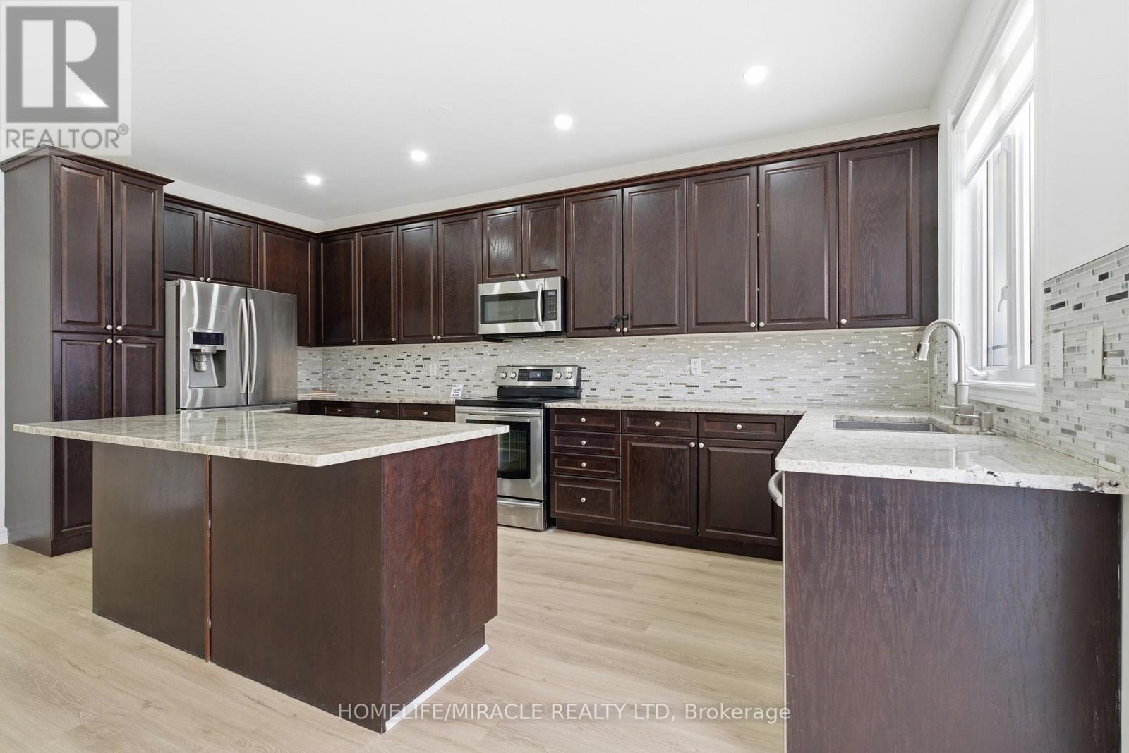 71 Skyvalley Drive, Brampton, Ontario  L6P 3B7 - Photo 11 - W13074772