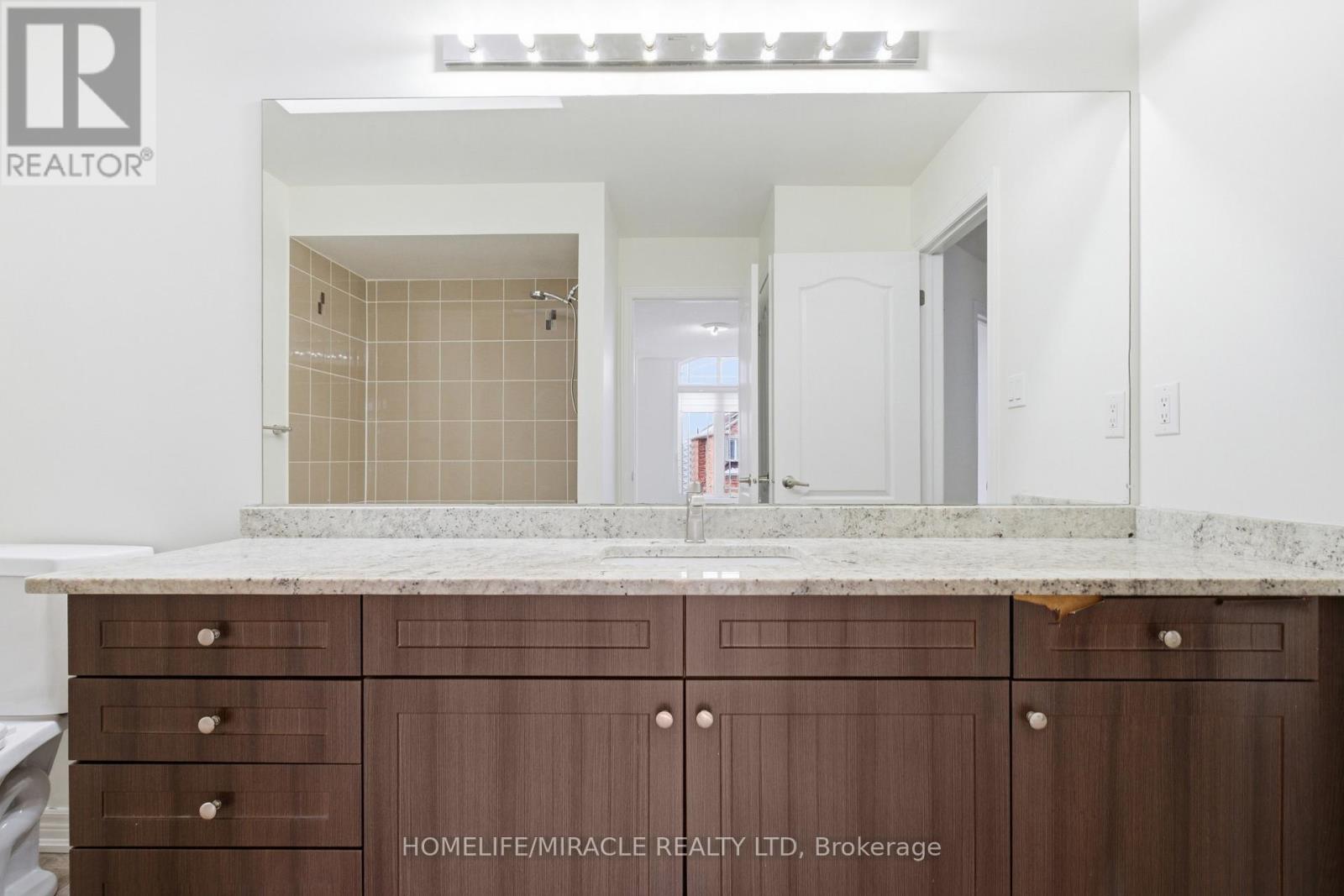 71 Skyvalley Drive, Brampton, Ontario  L6P 3B7 - Photo 19 - W13074772