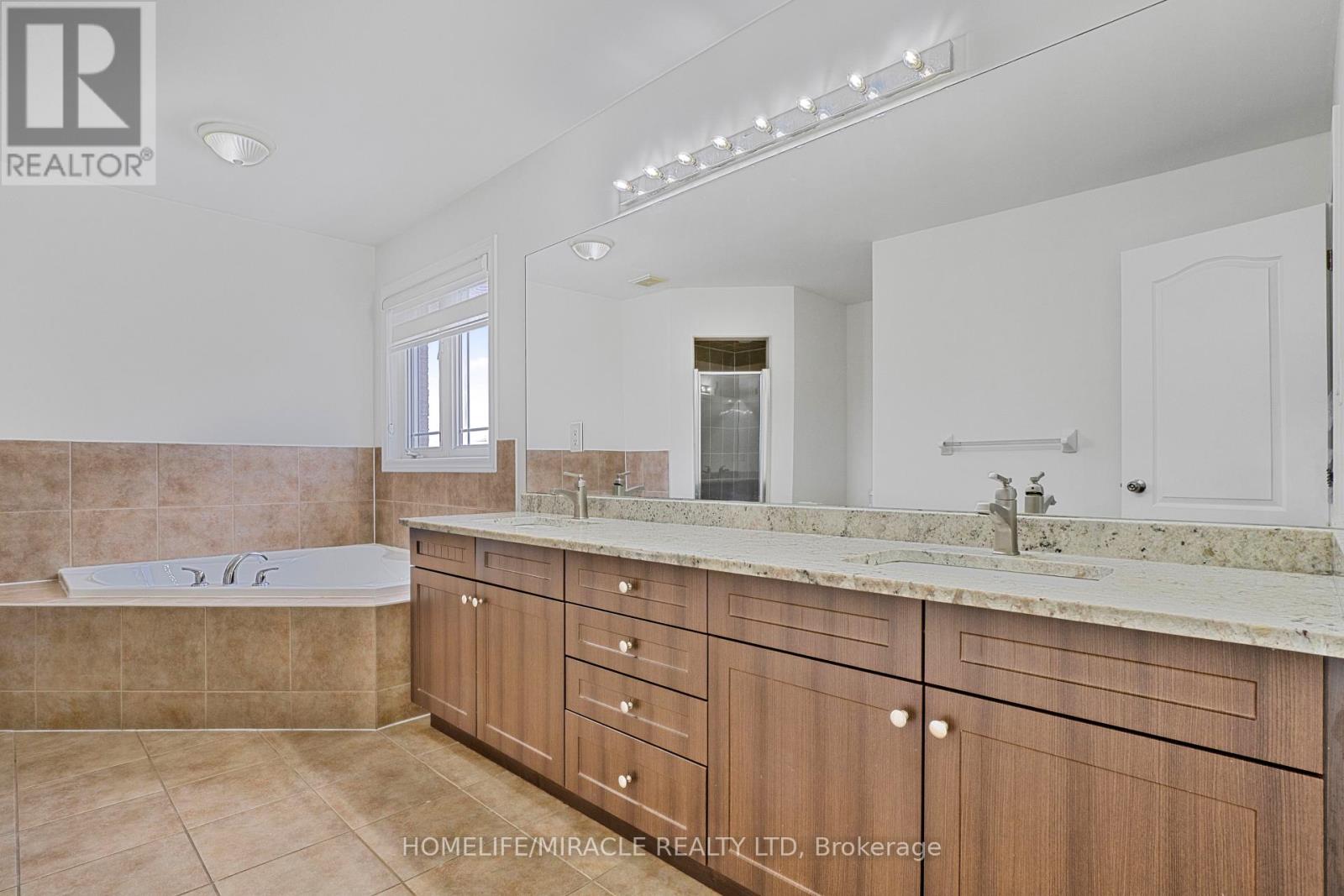 71 Skyvalley Drive, Brampton, Ontario  L6P 3B7 - Photo 22 - W13074772