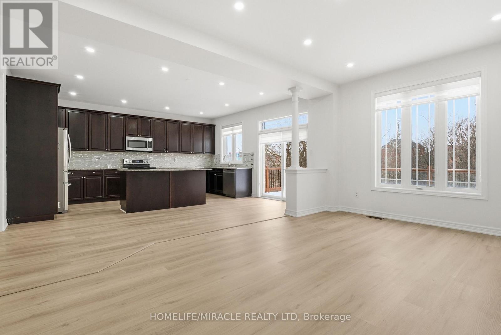 71 Skyvalley Drive, Brampton, Ontario  L6P 3B7 - Photo 5 - W13074772
