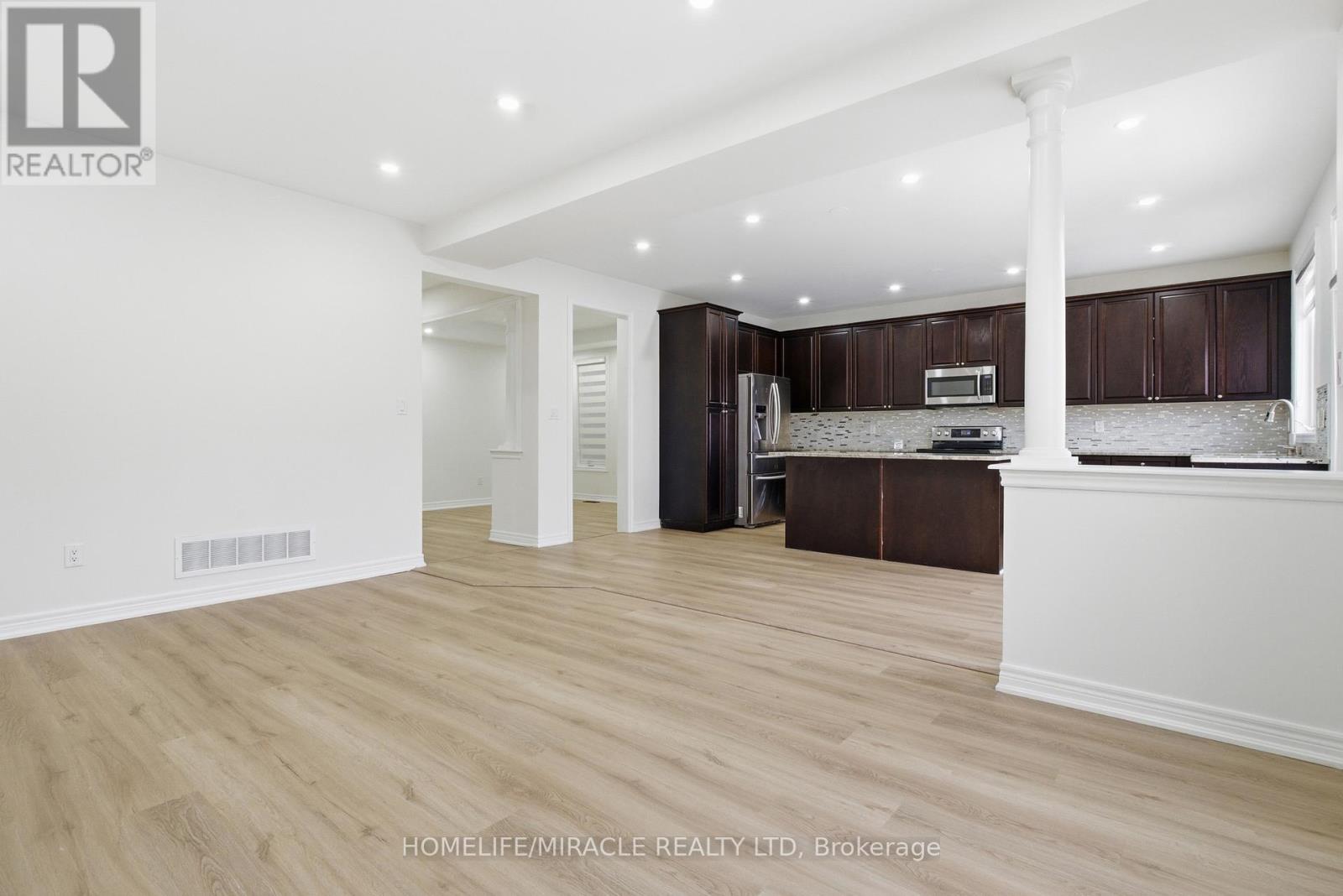 71 Skyvalley Drive, Brampton, Ontario  L6P 3B7 - Photo 6 - W13074772