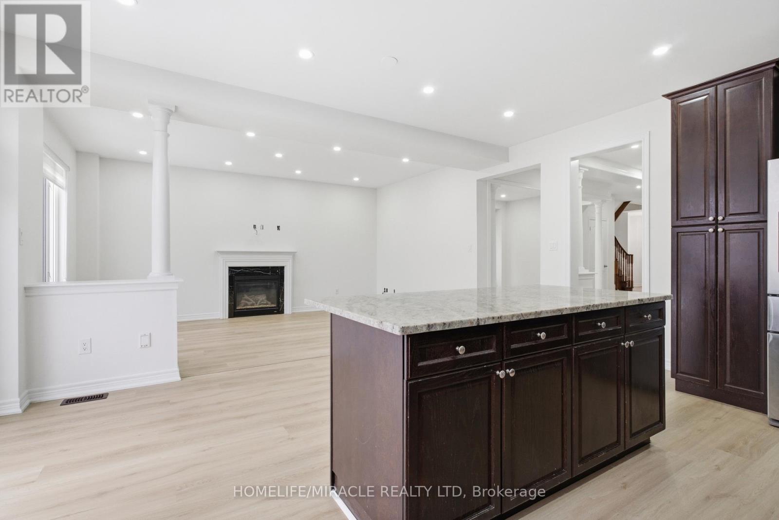71 Skyvalley Drive, Brampton, Ontario  L6P 3B7 - Photo 8 - W13074772