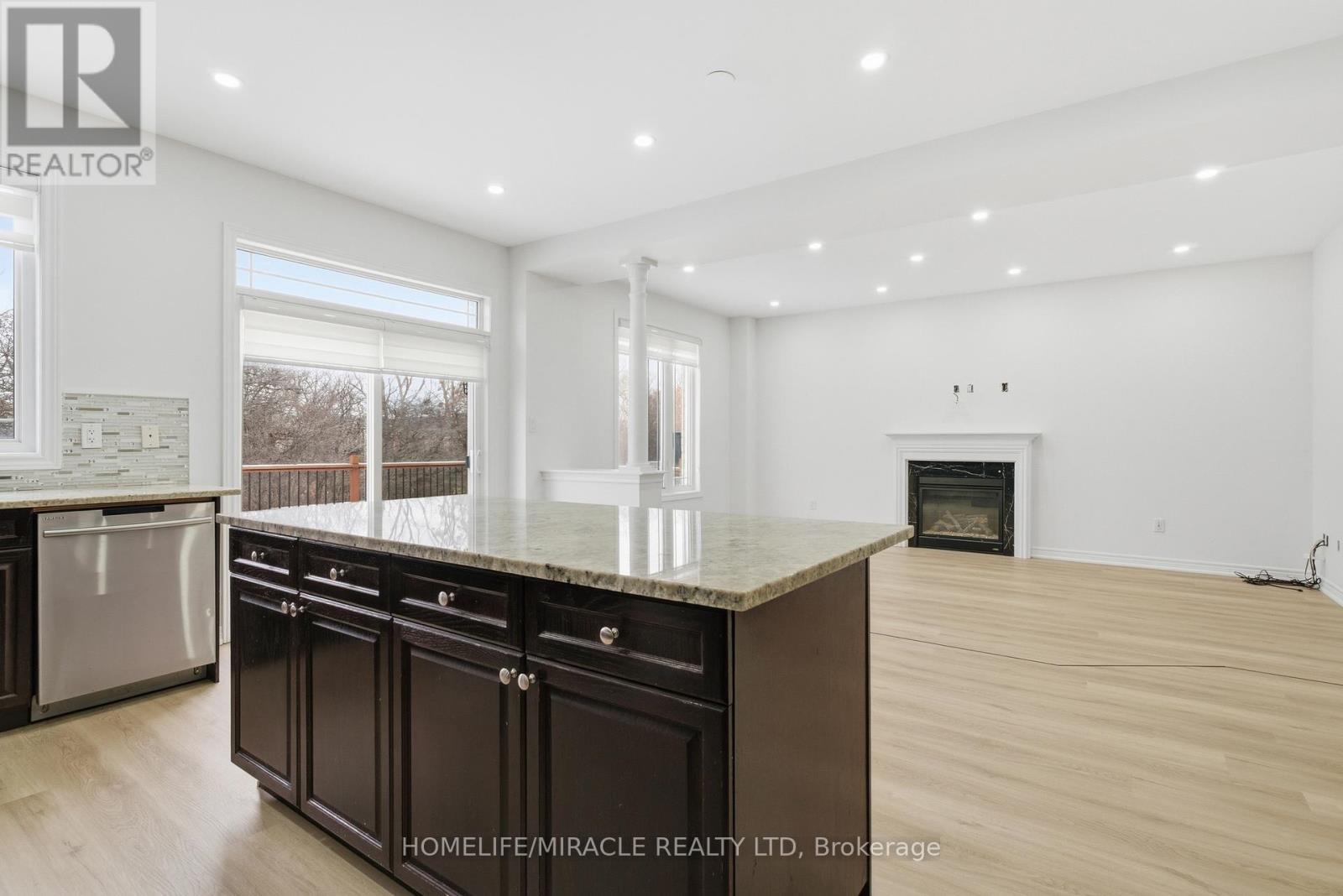 71 Skyvalley Drive, Brampton, Ontario  L6P 3B7 - Photo 9 - W13074772