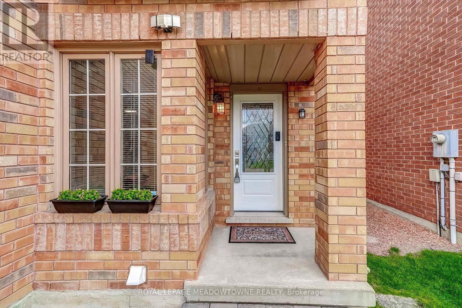 6124 Clover Ridge Crescent, Mississauga, Ontario  L5N 7B2 - Photo 5 - W13074780