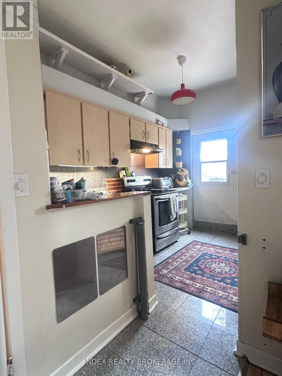 2 - 86a Macdonell Avenue, Toronto, Ontario  M6R 2A2 - Photo 7 - W13074824