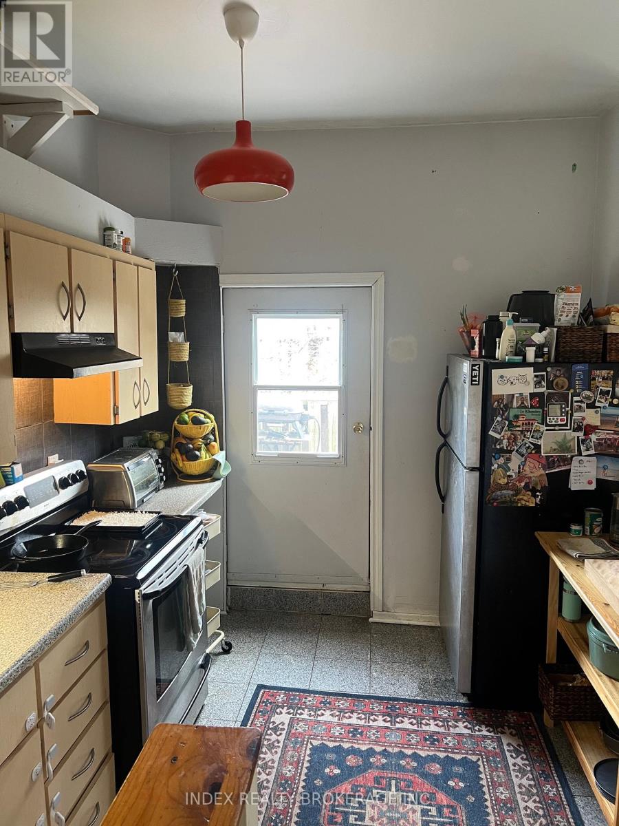 2 - 86a Macdonell Avenue, Toronto, Ontario  M6R 2A2 - Photo 8 - W13074824