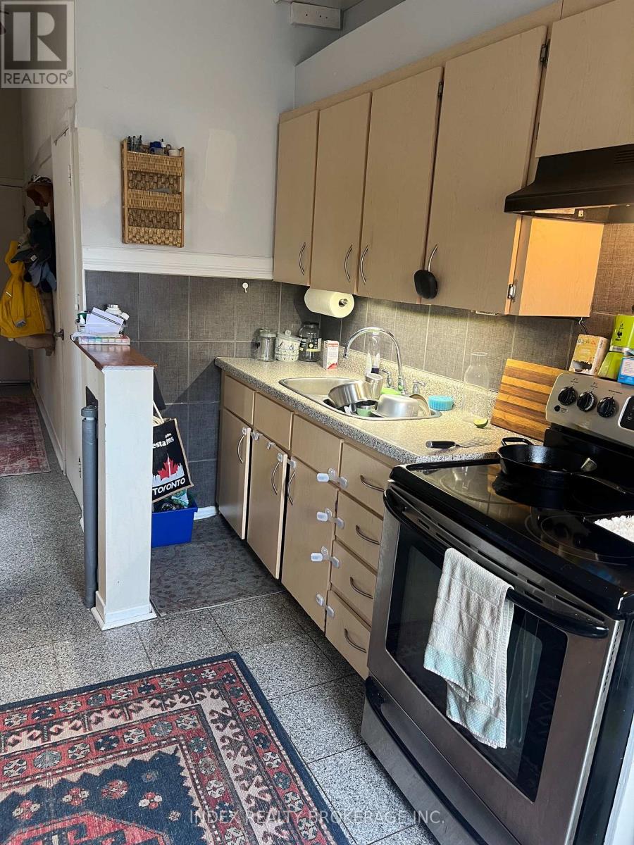 2 - 86a Macdonell Avenue, Toronto, Ontario  M6R 2A2 - Photo 9 - W13074824