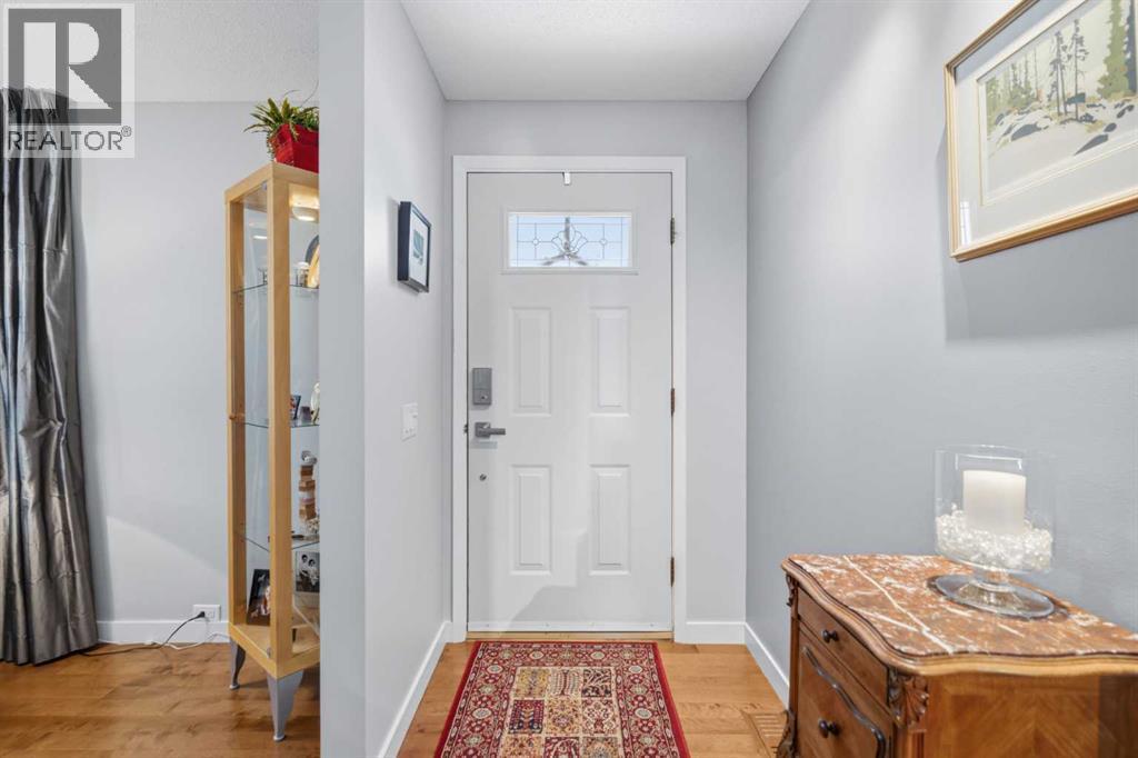 948 Canaveral Crescent SW, Calgary, Alberta  T2W 1N5 - Photo 3 - A2301156