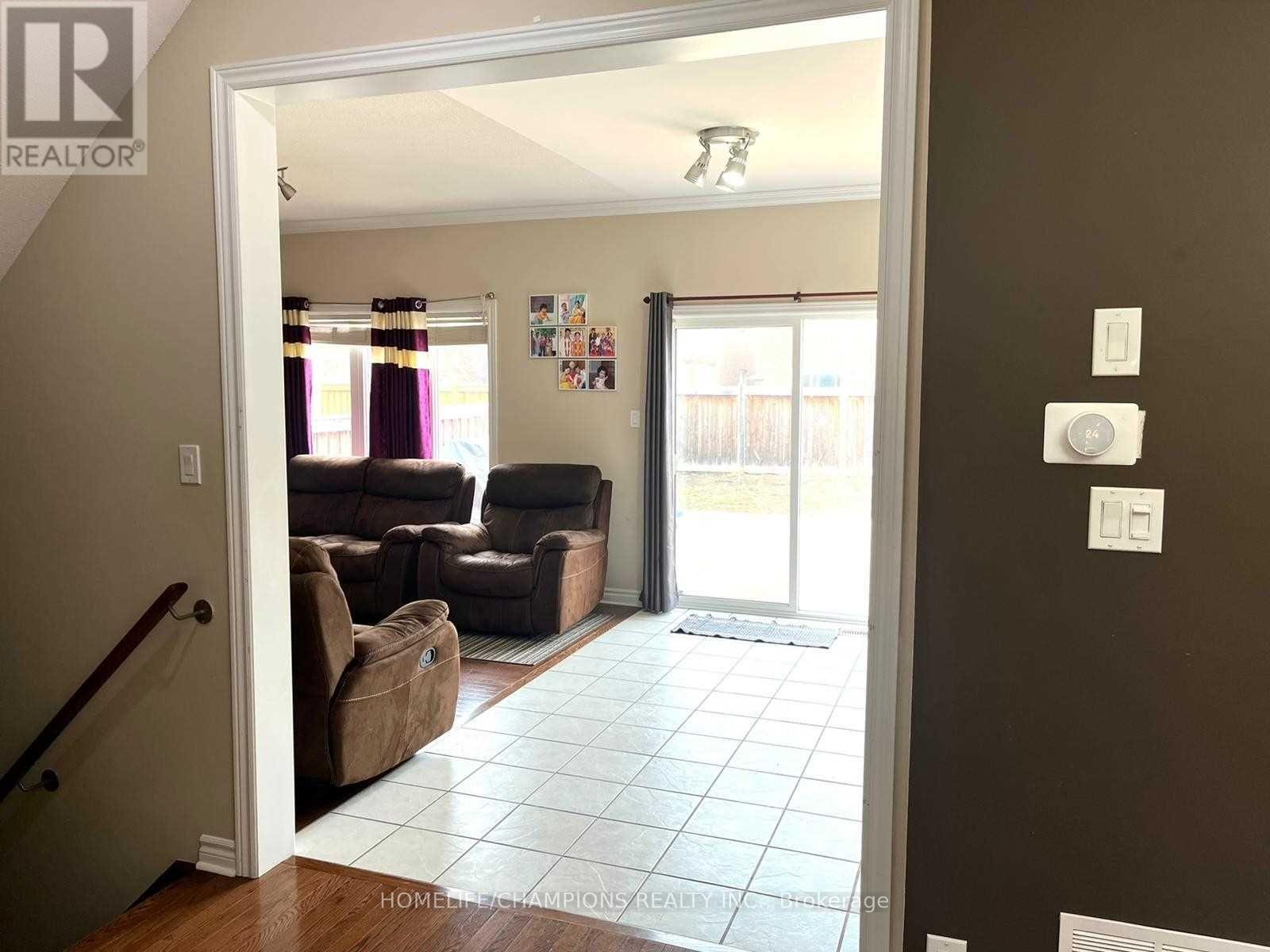 30 Canary Street, Whitby, Ontario  L1R 0K3 - Photo 4 - E13074864