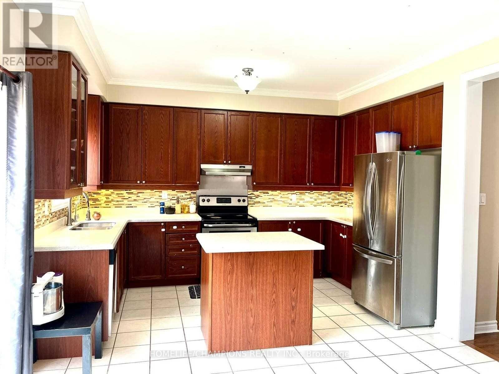 30 Canary Street, Whitby, Ontario  L1R 0K3 - Photo 5 - E13074864