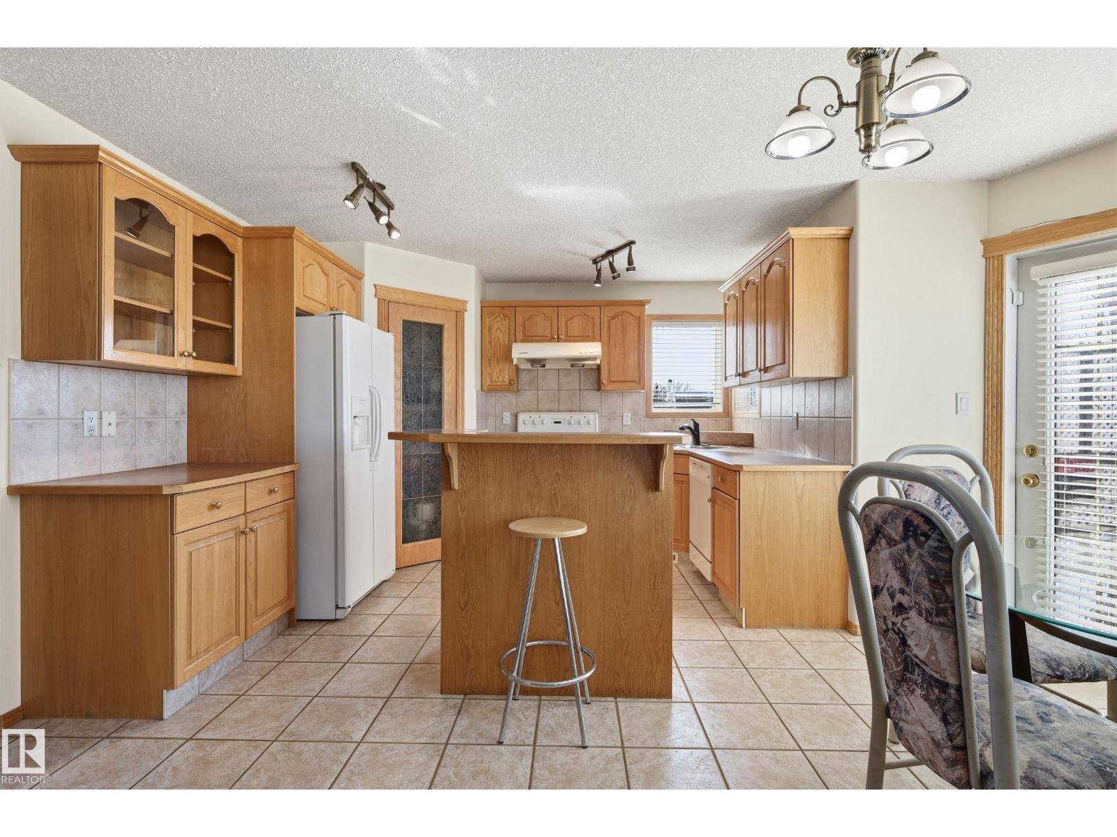 10331 156 Av Nw, Edmonton, Alberta  T5X 6B4 - Photo 16 - E4485396