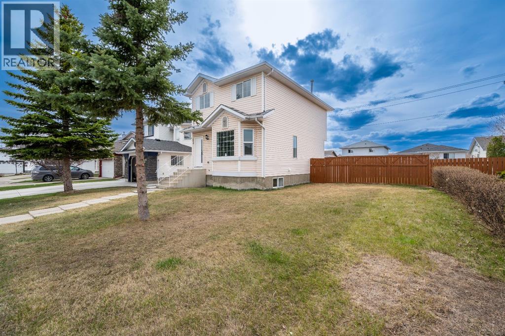 88 Applemont Close Se, Calgary, Alberta  T2A 7S3 - Photo 2 - A2307297