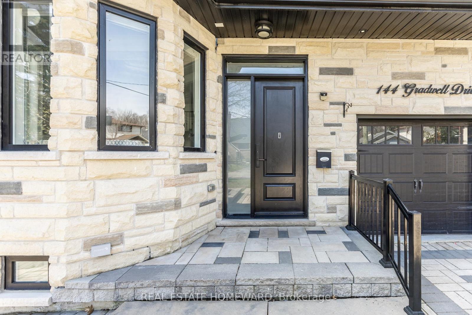 144 Gradwell Drive, Toronto, Ontario  M1M 2N2 - Photo 2 - E13074898
