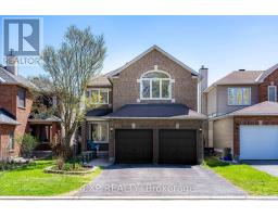 126 GRENADIER WAY, Ottawa, Ontario