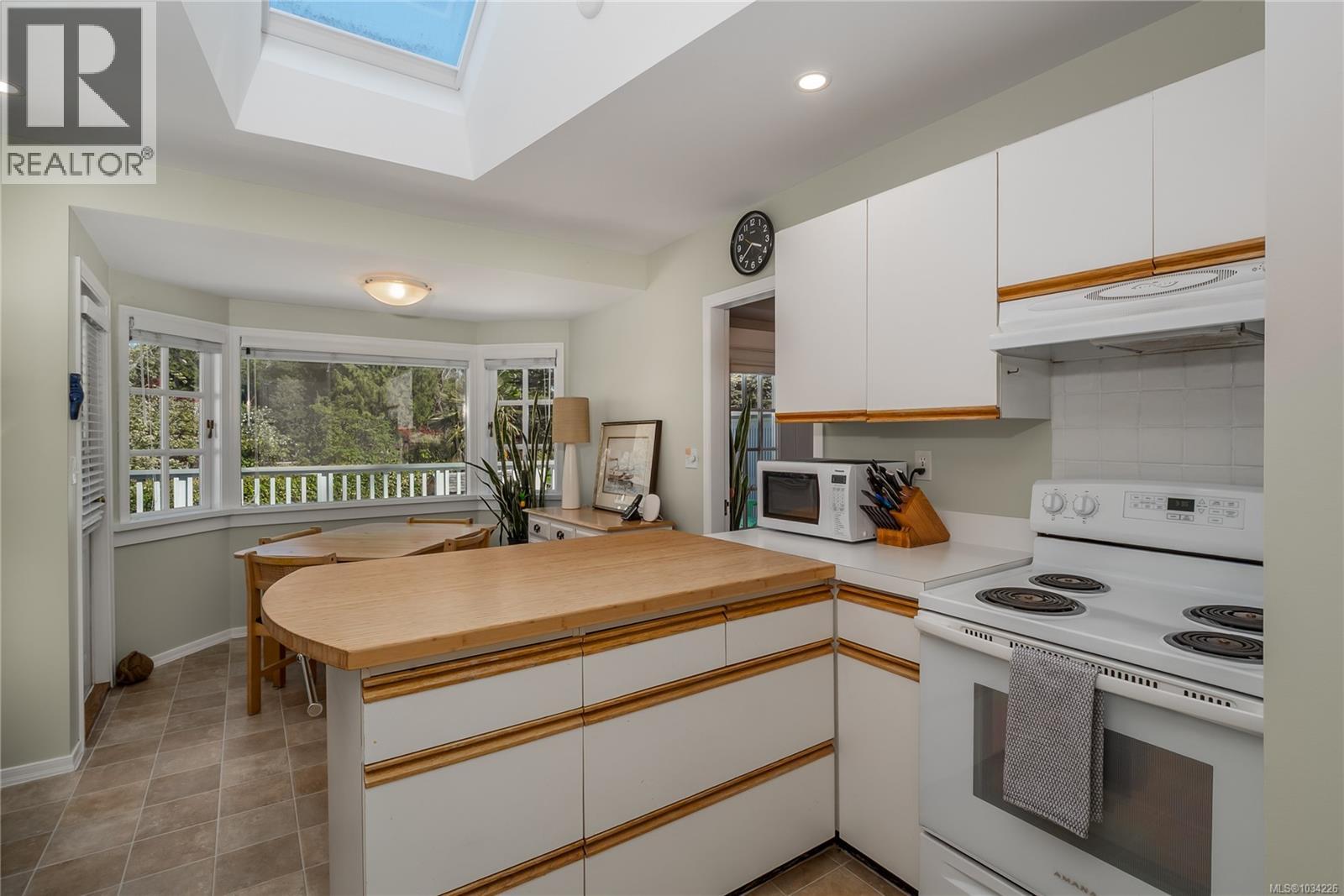 777 St. Patrick St, Oak Bay, British Columbia  V8S 4X6 - Photo 28 - 1034226