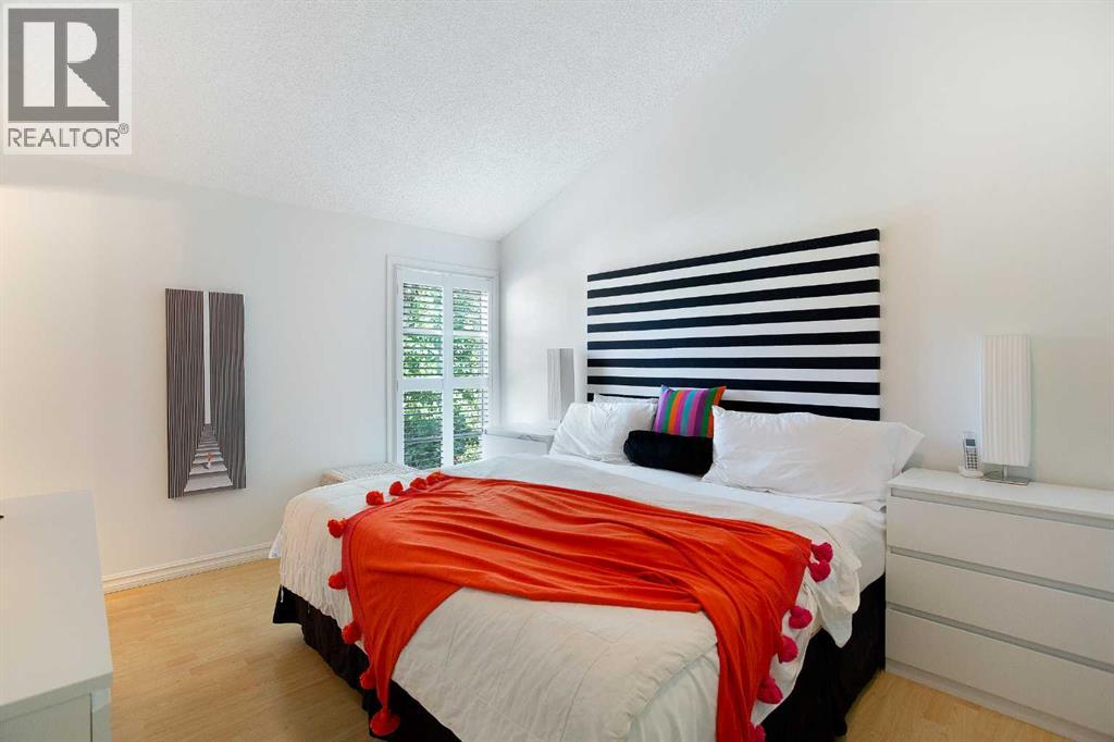 354 Brae Glen Road Sw, Calgary, Alberta  T2W 1B6 - Photo 13 - A2305477