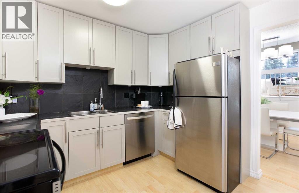 354 Brae Glen Road Sw, Calgary, Alberta  T2W 1B6 - Photo 3 - A2305477