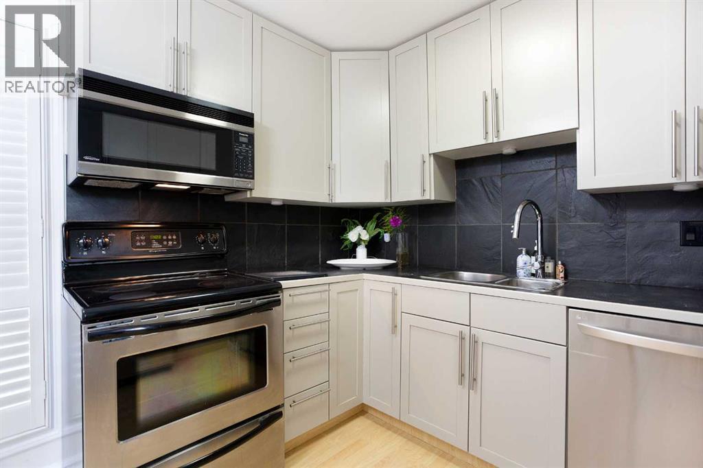 354 Brae Glen Road Sw, Calgary, Alberta  T2W 1B6 - Photo 4 - A2305477