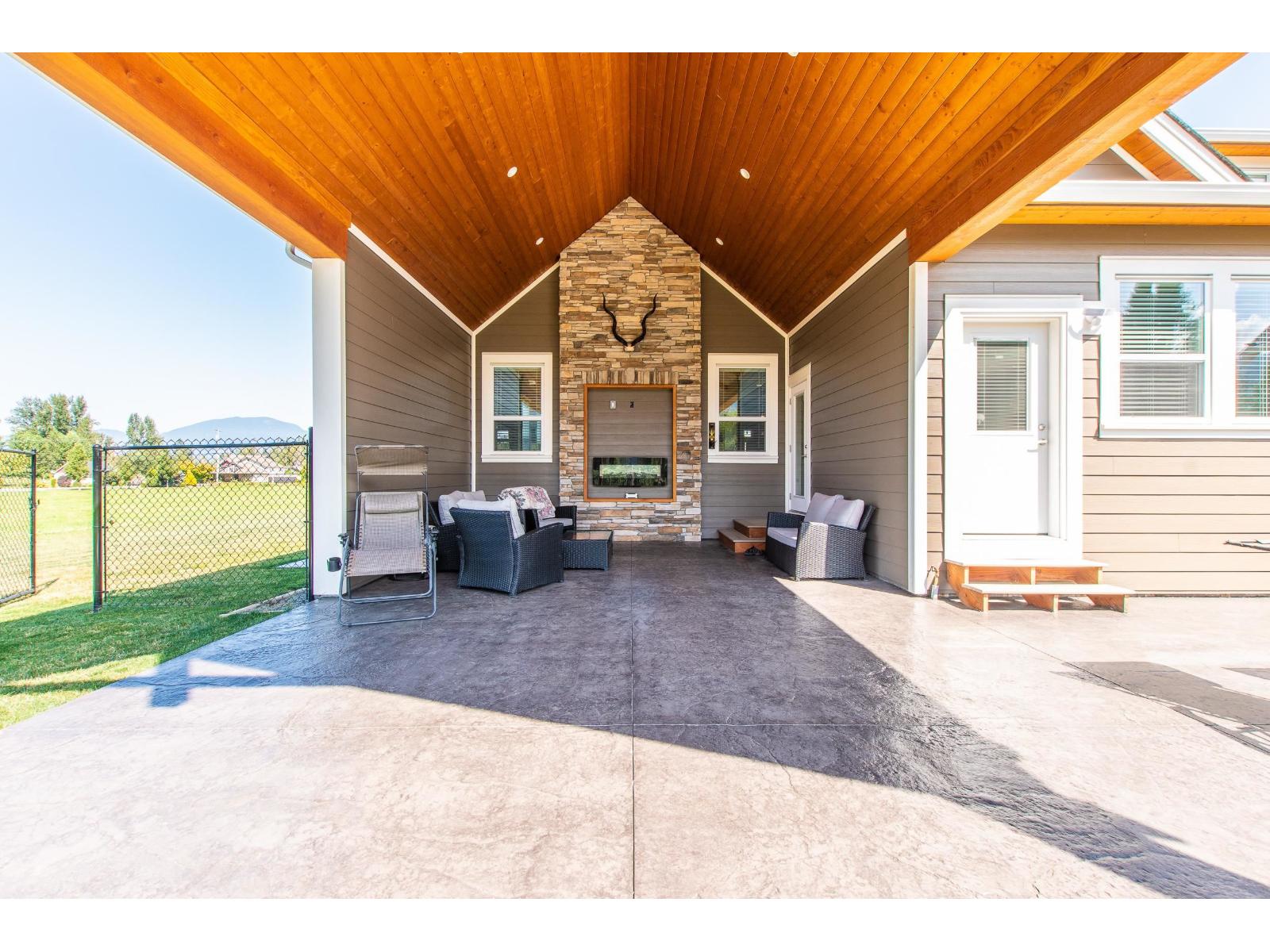 43832 Keith Wilson Road, Greendale, Chilliwack, British Columbia  V2R 4B5 - Photo 3 - R3118163