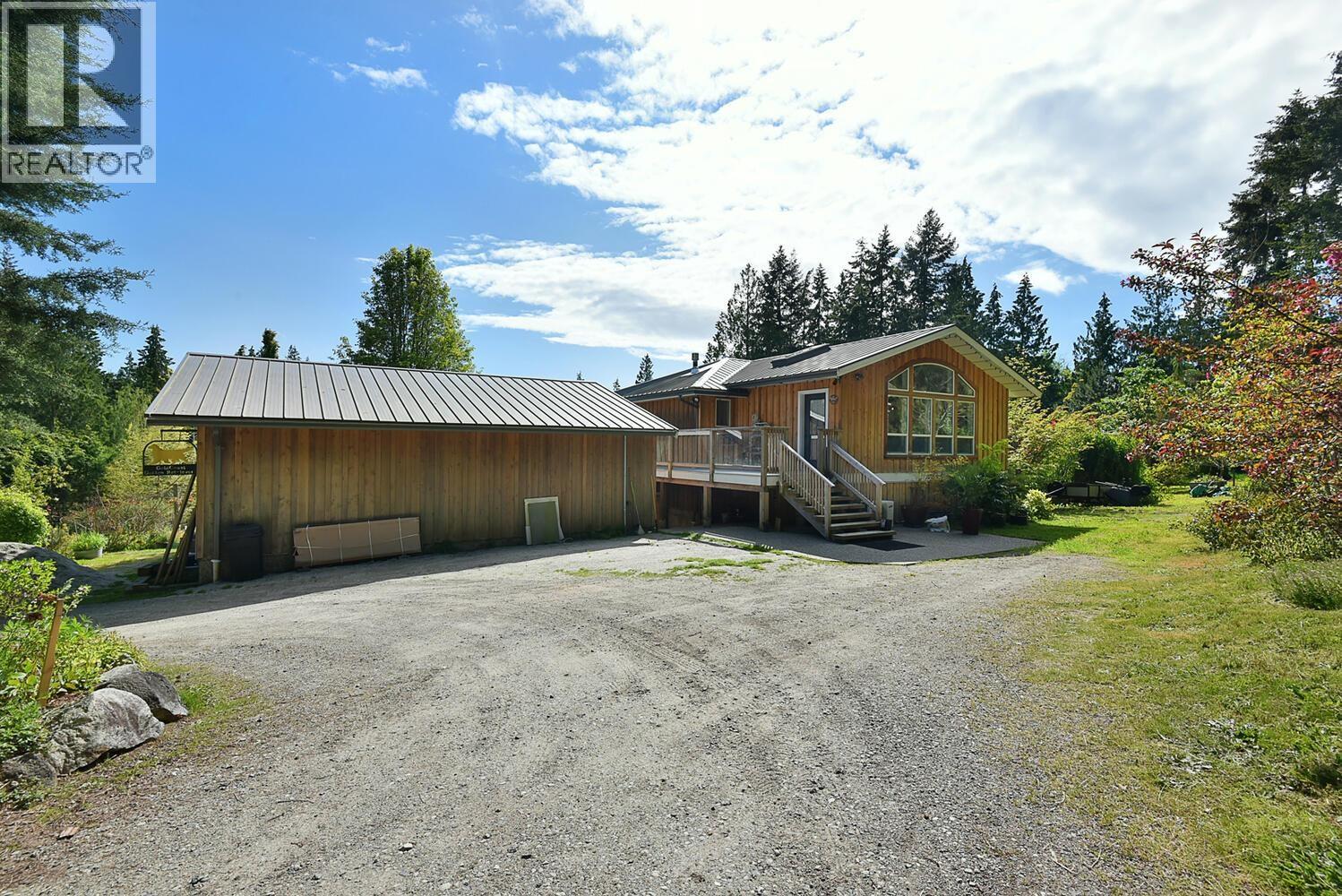 2855 Lacey Place, Roberts Creek, British Columbia  V0N 2W4 - Photo 4 - R3076327