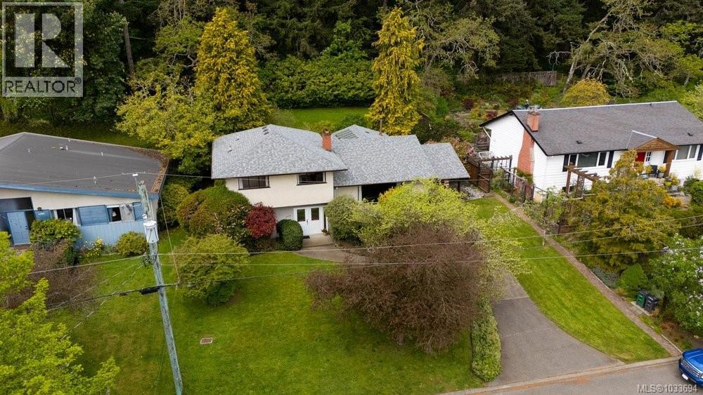 4312 Parkside Cres, Saanich, British Columbia  V8N 2C3 - Photo 3 - 1033694
