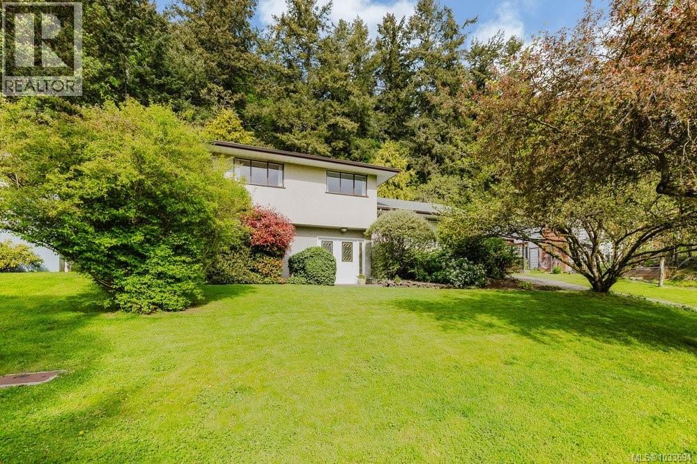 4312 Parkside Cres, Saanich, British Columbia  V8N 2C3 - Photo 2 - 1033694