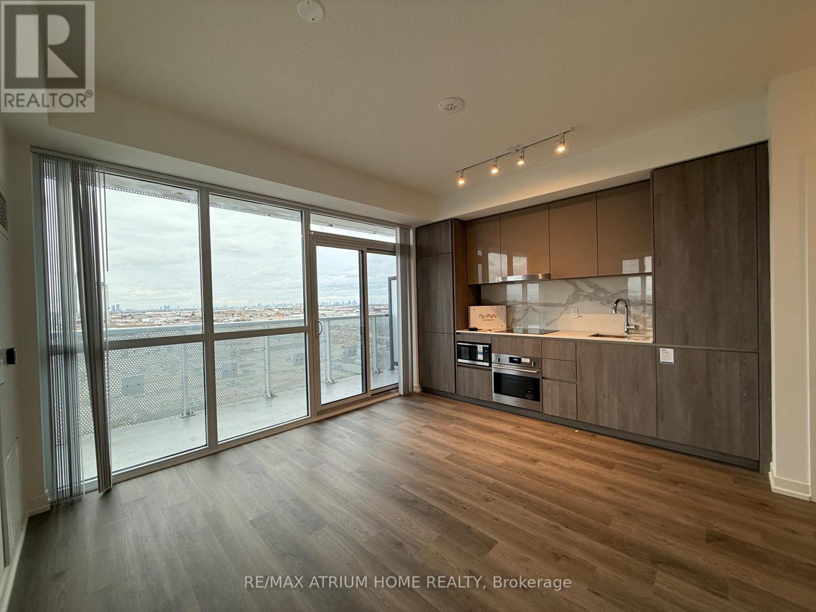 1206 - 8 INTERCHANGE WAY, Vaughan, Ontario