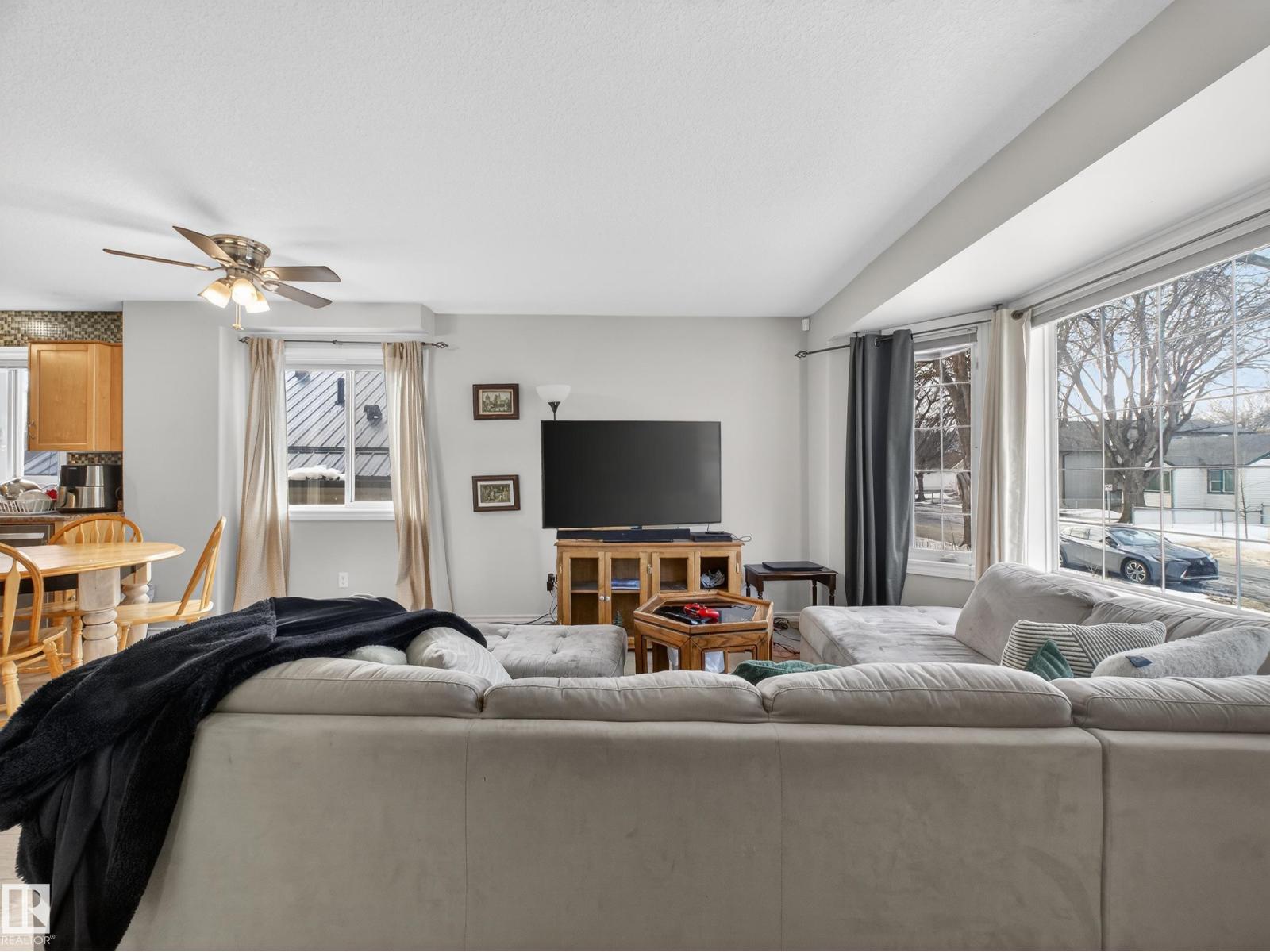 11933 77 St NW, Edmonton, Alberta  T5B 2G5 - Photo 4 - E4476885