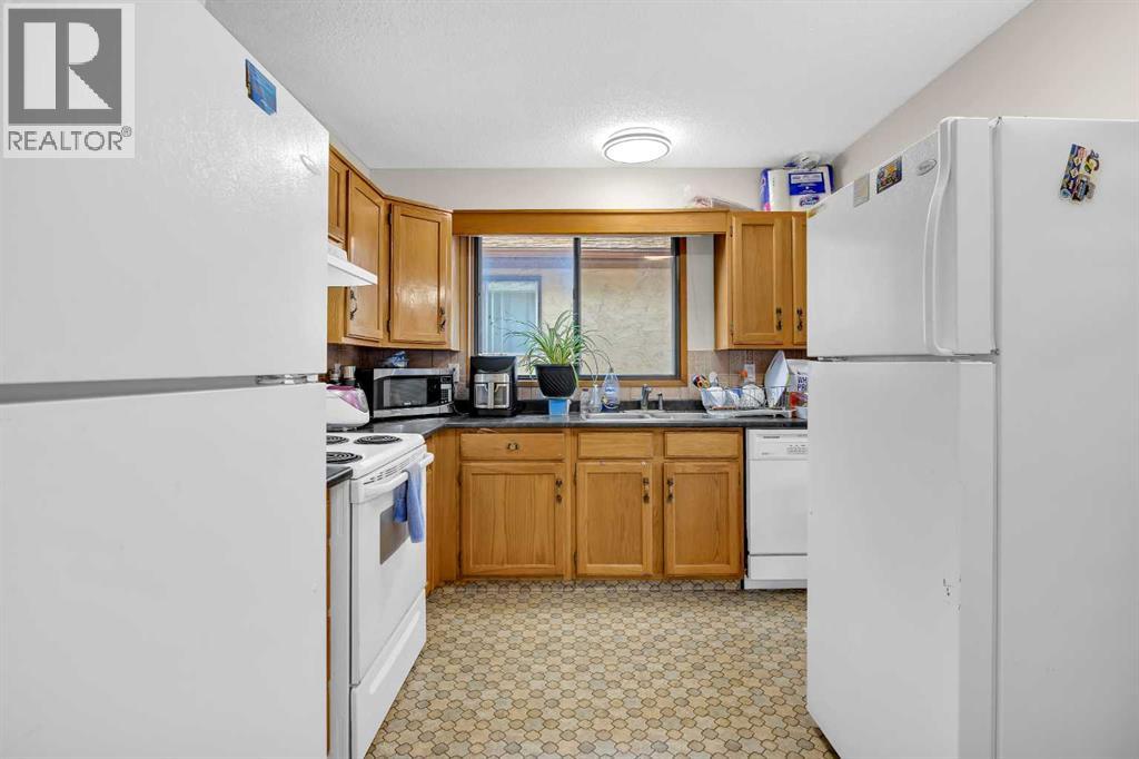 49 Beacham Way Nw, Calgary, Alberta  T3K 1R7 - Photo 11 - A2283200