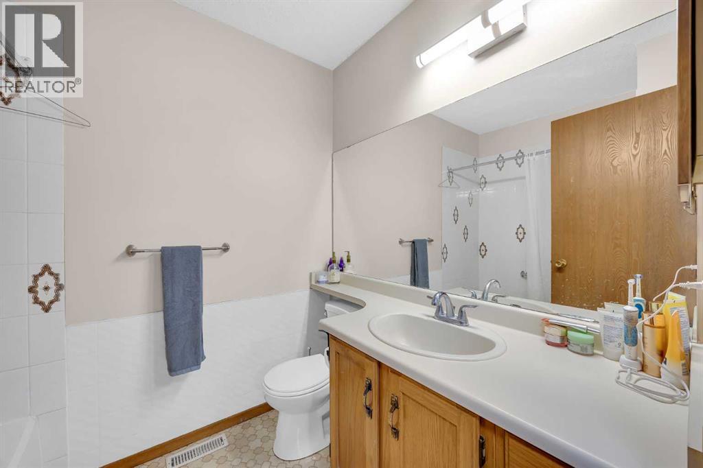 49 Beacham Way Nw, Calgary, Alberta  T3K 1R7 - Photo 21 - A2283200