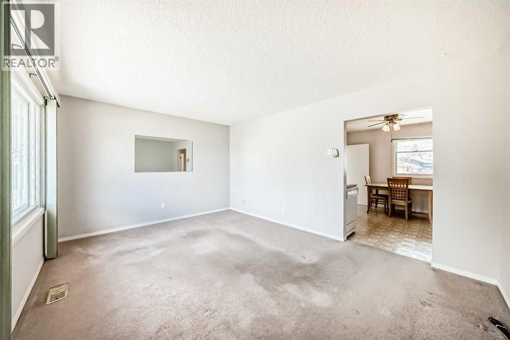 8315 Bowness Road NW, Calgary, Alberta  T3B 0H5 - Photo 11 - A2304117