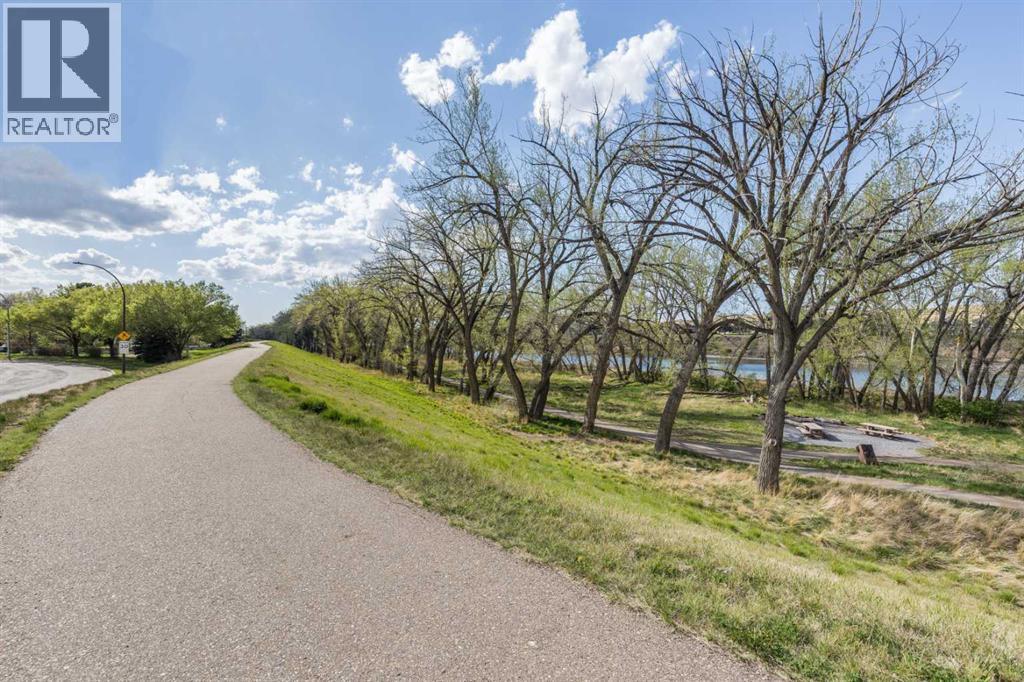 30 Harris Street Sw, Medicine Hat, Alberta  T1A 4A1 - Photo 3 - A2306072