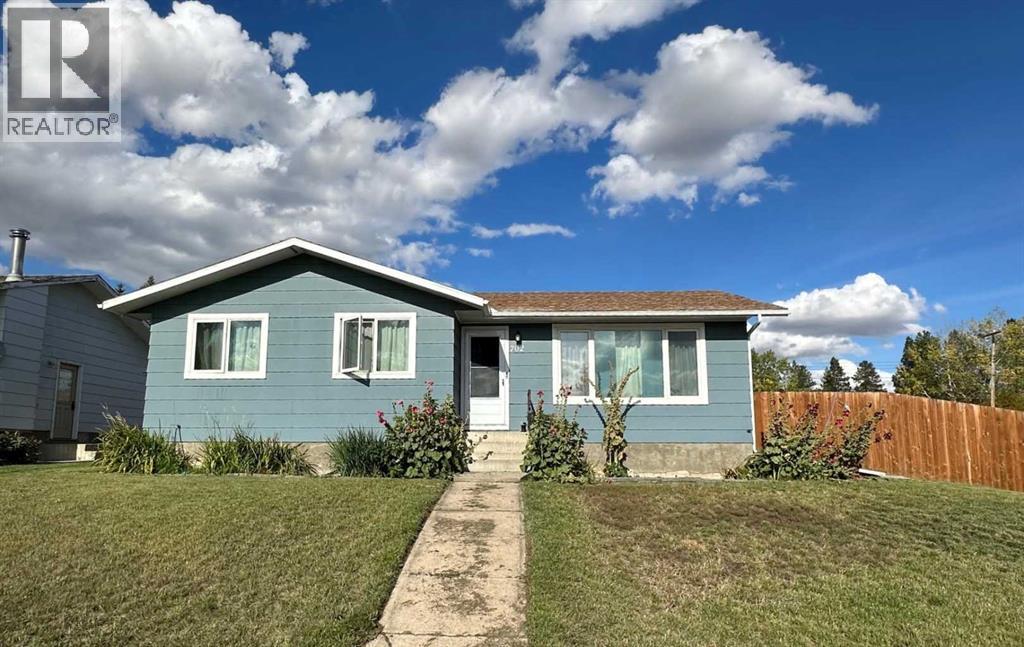 702 Royal Drive, Trochu, Alberta