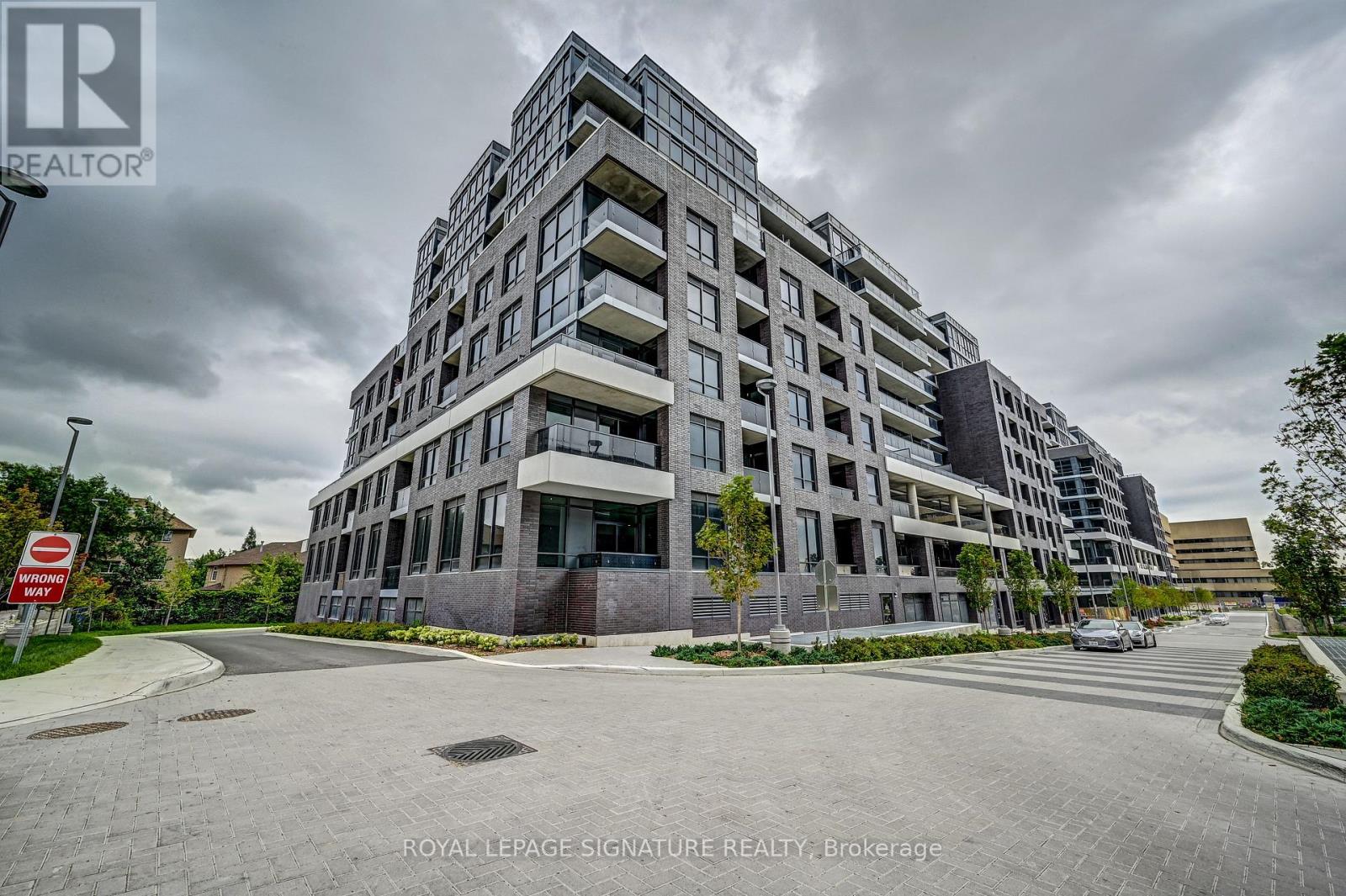 548 - 26 Gibbs Road, Toronto, Ontario  M9B 0E3 - Photo 2 - W13074964