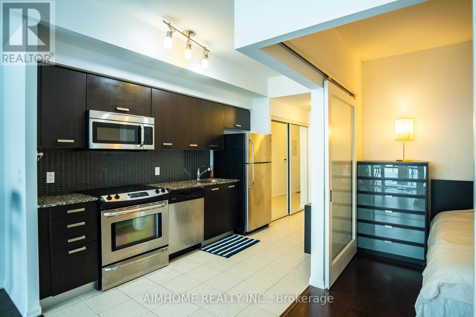 1301 - 832 Bay Street, Toronto, Ontario  M5S 1Z6 - Photo 10 - C13075000