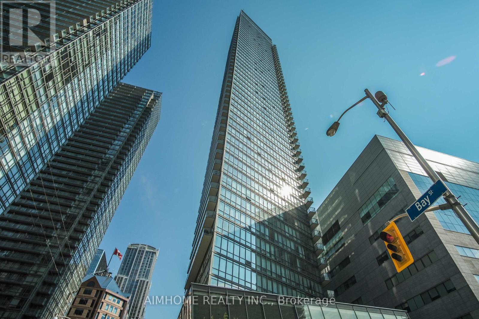1301 - 832 Bay Street, Toronto, Ontario  M5S 1Z6 - Photo 2 - C13075000