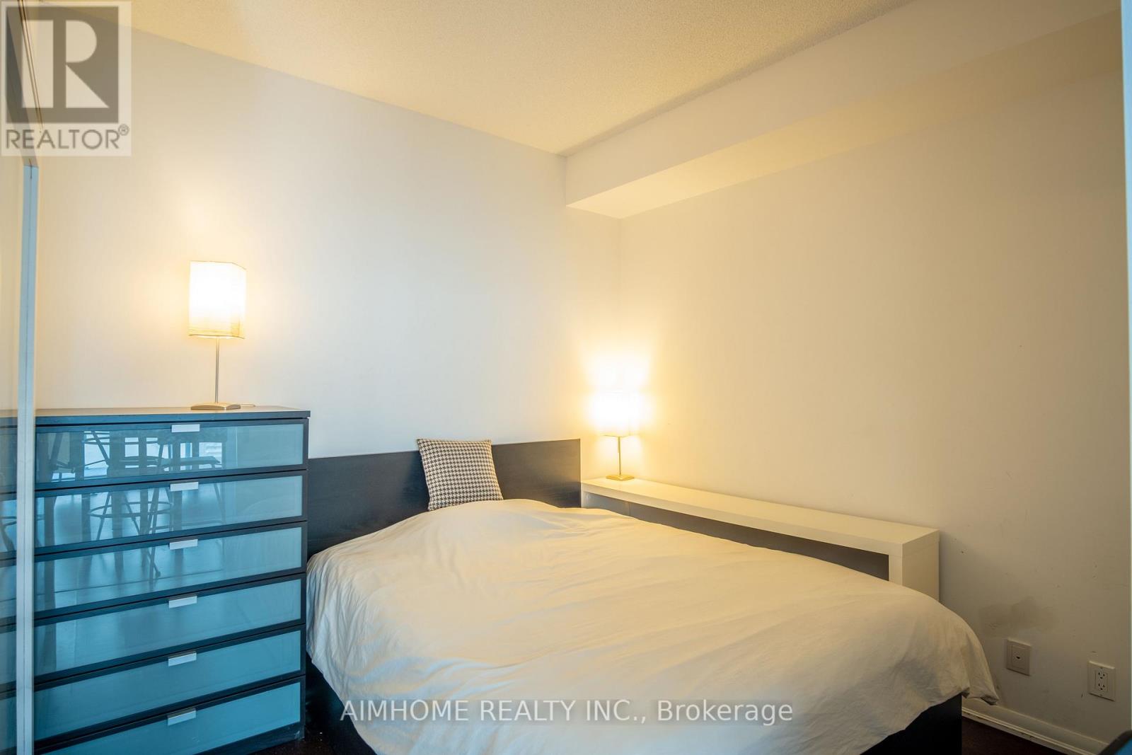1301 - 832 Bay Street, Toronto, Ontario  M5S 1Z6 - Photo 3 - C13075000