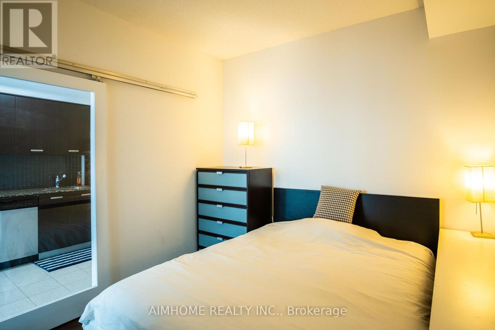 1301 - 832 Bay Street, Toronto, Ontario  M5S 1Z6 - Photo 8 - C13075000