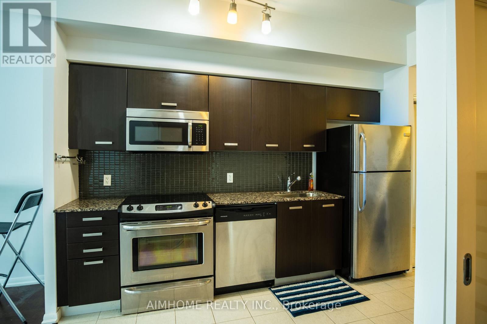 1301 - 832 Bay Street, Toronto, Ontario  M5S 1Z6 - Photo 9 - C13075000