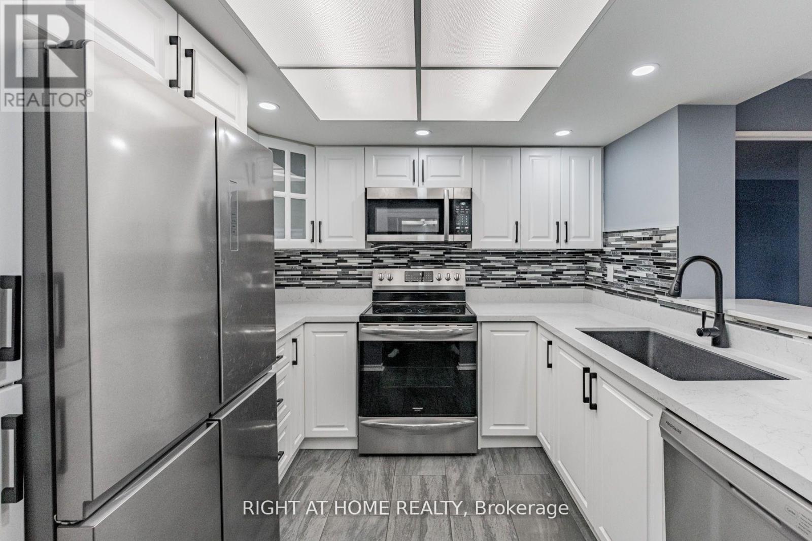 1511 - 335 Webb Drive, Mississauga, Ontario  L5B 4A1 - Photo 5 - W13074994