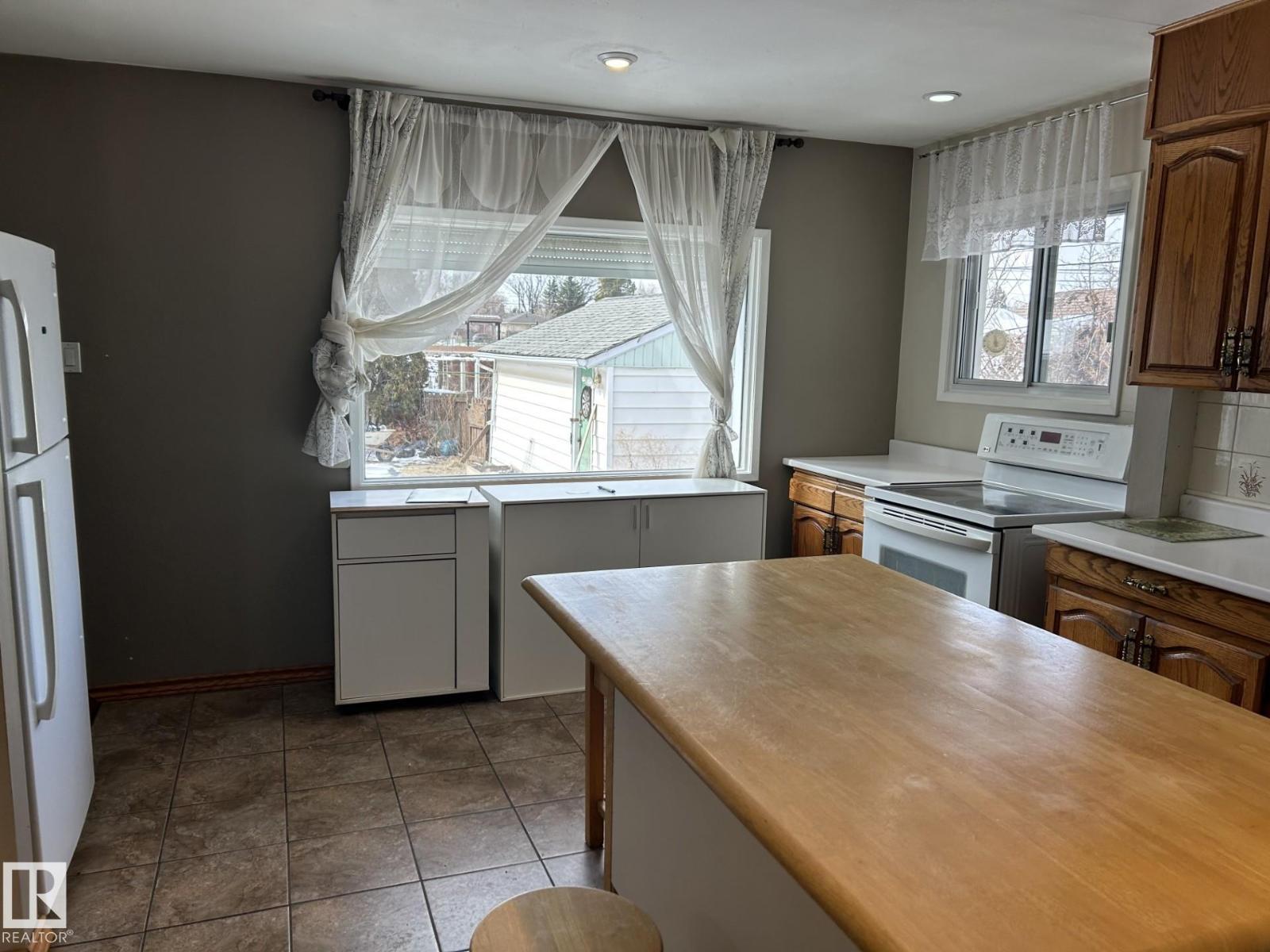 9128 83 St Nw, Edmonton, Alberta  T6C 2Z4 - Photo 3 - E4479649