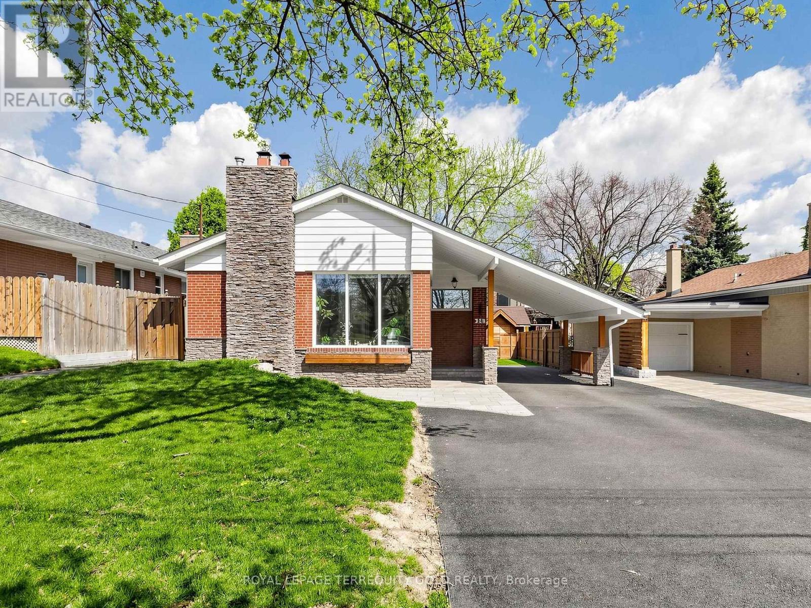 LOWER - 14 HEDGES BOULEVARD, Toronto, Ontario