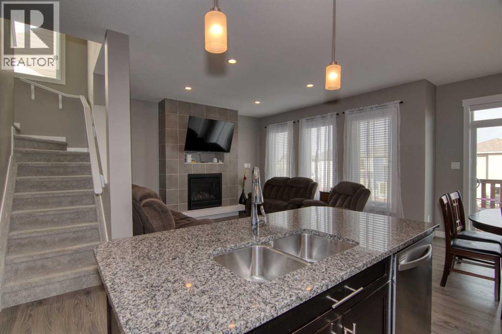 559 Moonlight Lane W, Lethbridge, Alberta  T1J 5M1 - Photo 4 - A2295389
