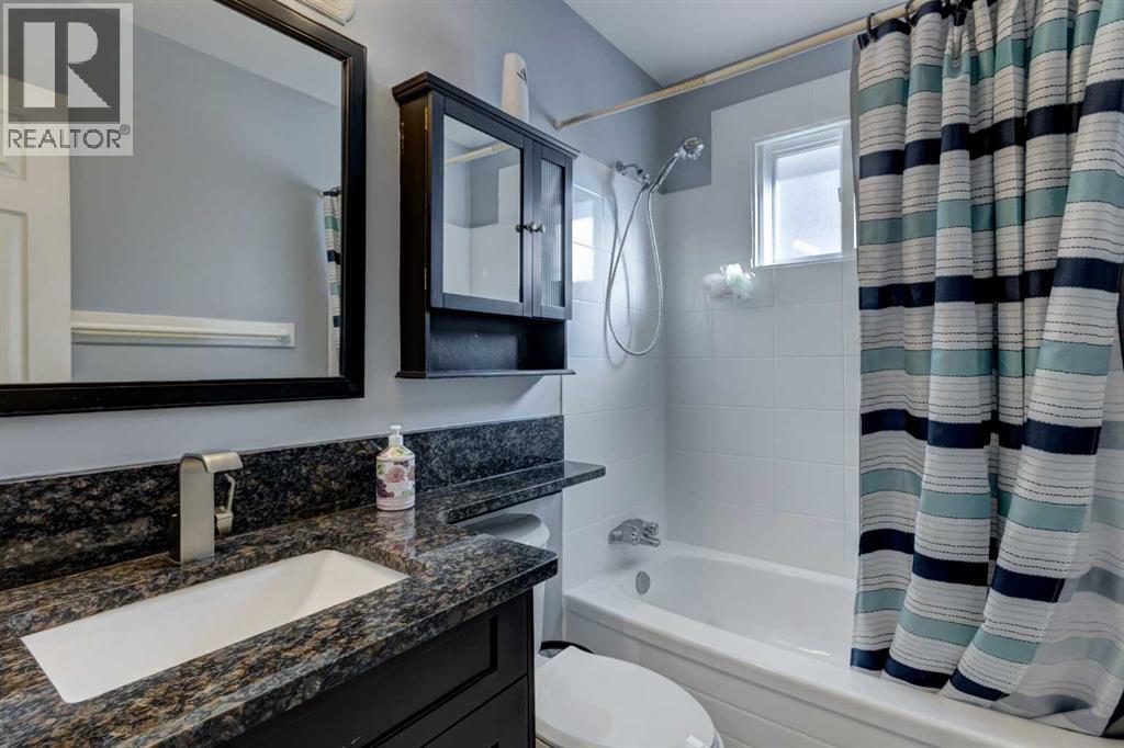 1059 Pinecliff Drive NE, Calgary, Alberta  T1W 3W8 - Photo 14 - A2293445