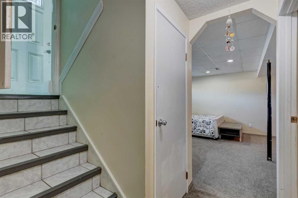 1059 Pinecliff Drive NE, Calgary, Alberta  T1W 3W8 - Photo 18 - A2293445