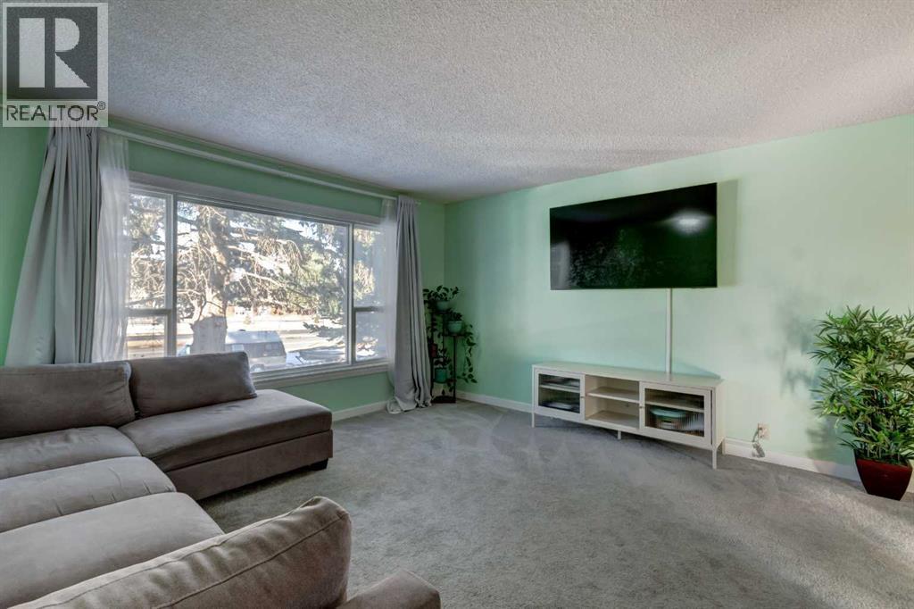 1059 Pinecliff Drive NE, Calgary, Alberta  T1W 3W8 - Photo 2 - A2293445