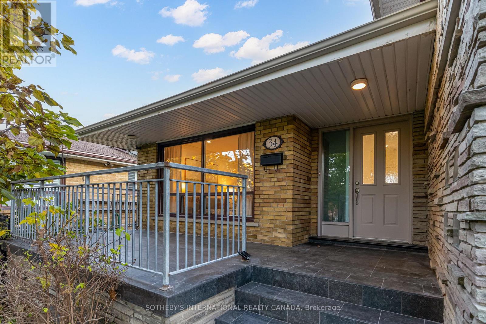 34 Euphrasia Drive, Toronto, Ontario  M6B 3V9 - Photo 4 - W13059704