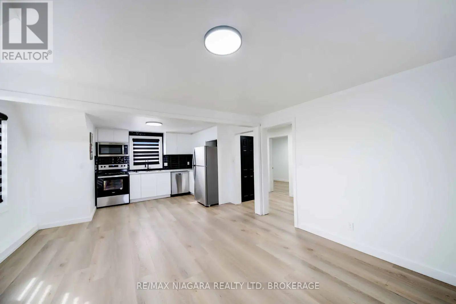 UPPER - 261 GRANTHAM AVENUE, St. Catharines, Ontario
