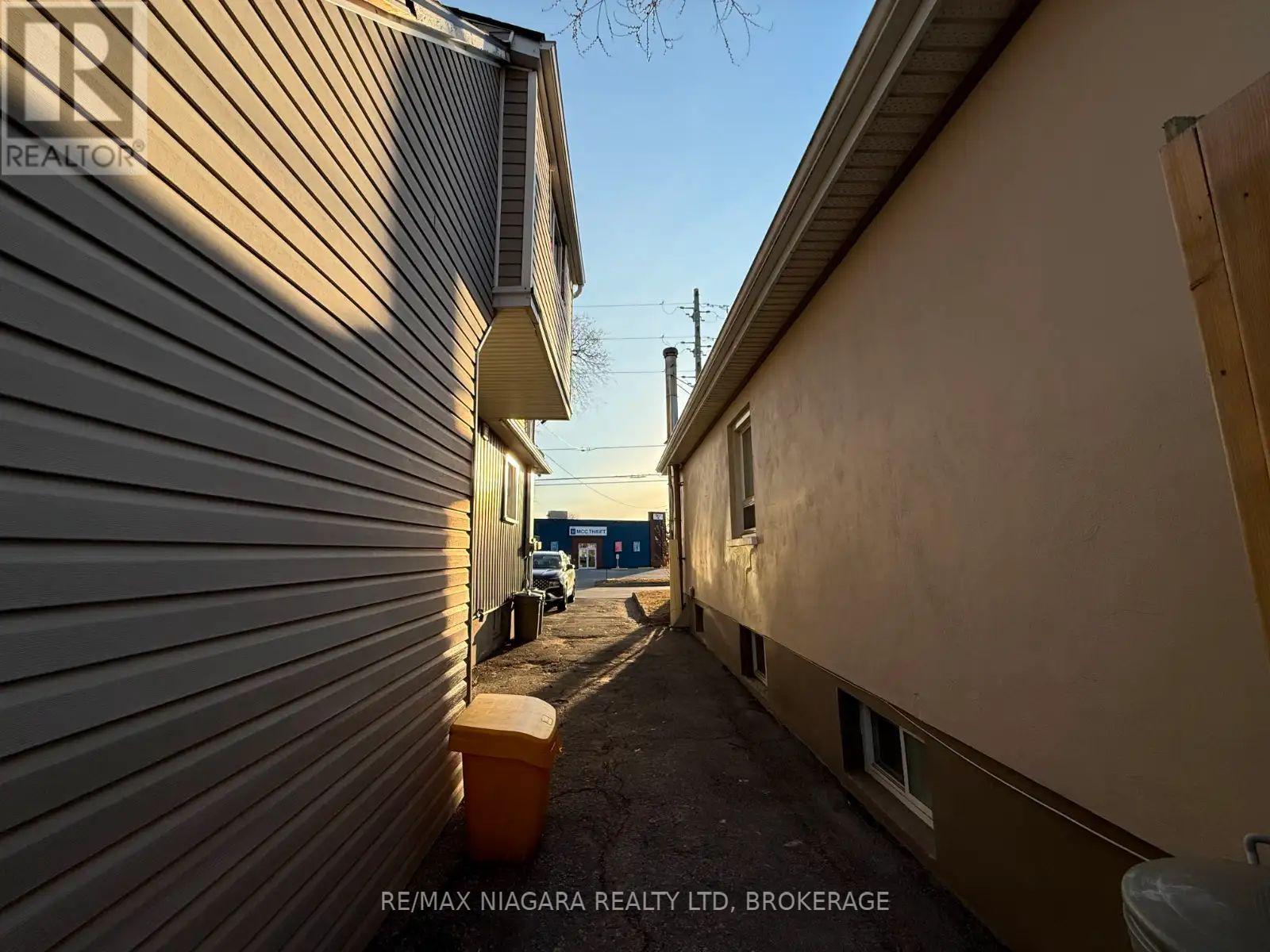 Upper - 261 Grantham Avenue, St. Catharines (Facer), Ontario  L2M 4Z6 - Photo 16 - X13075030