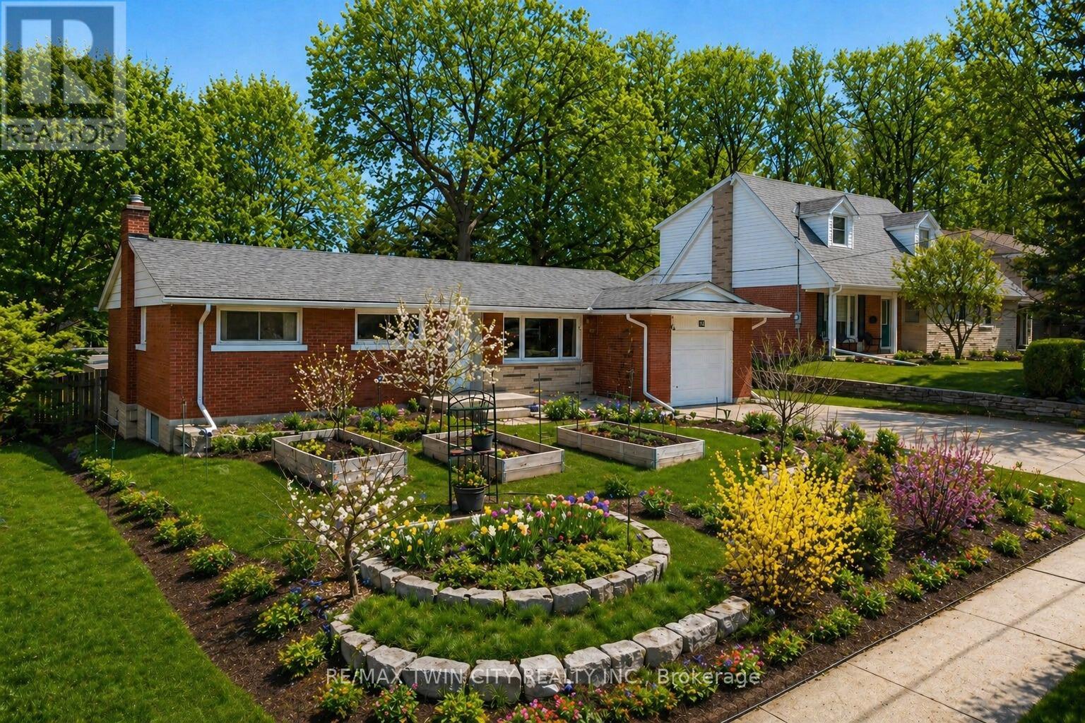 92 BRAESIDE AVENUE, Waterloo, Ontario